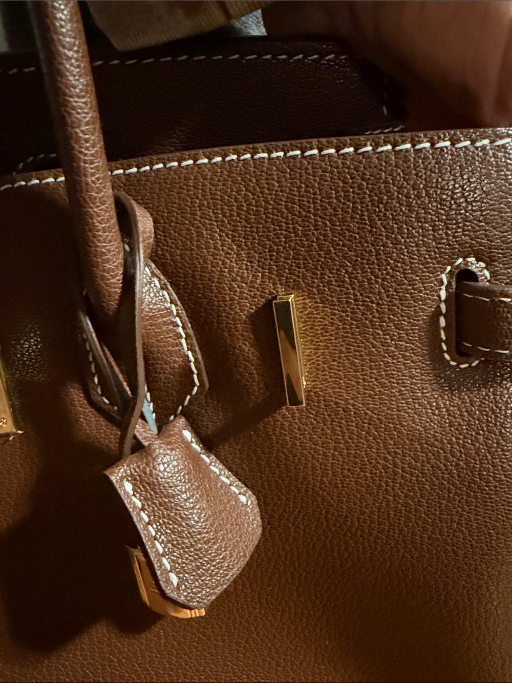 Barenia leather with contrast white stitching - Picture 16 of 17